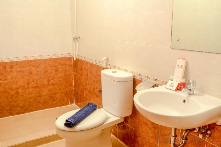 Bathroom 5, Extra Space 3BR Apartment Grand Palace Kemayoran By Travelio, Jakarta Pusat