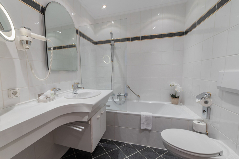 Bathroom 4, Hotel Ulli, Bludenz