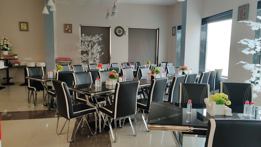 Food & Drinks, Vadpadraka Hotel and Resort, Vadodara