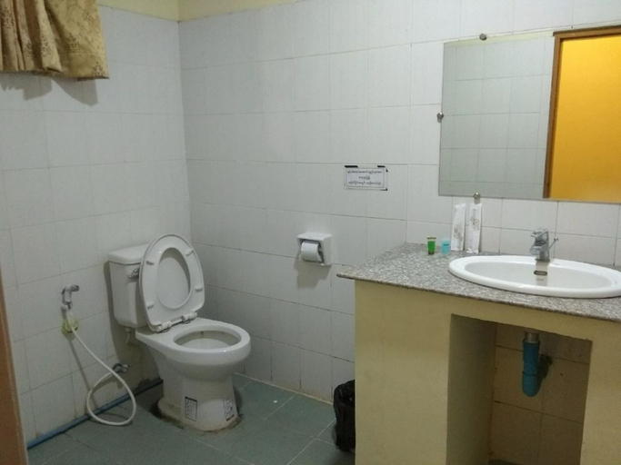Bathroom, Diamond Popa Hotel, Myingyan