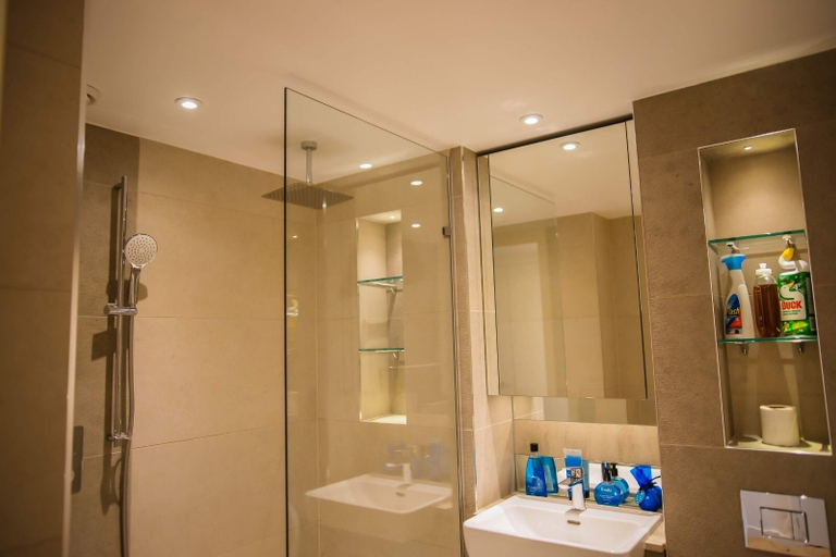 Bathroom 4, Thames View 2 Bed Apartment With Balcony, London