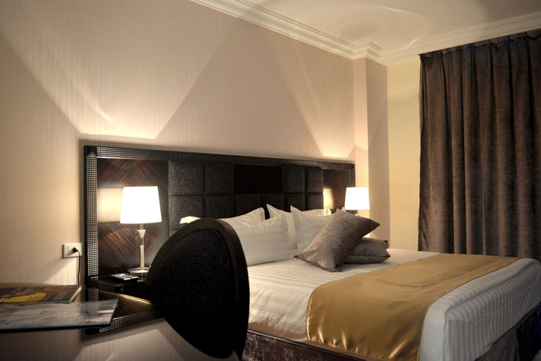 Bedroom 4, Tilal Almadina Hotel & Suites, Salt