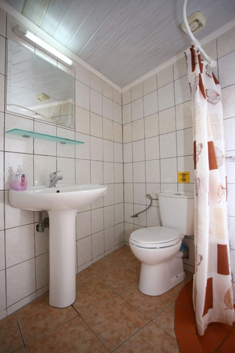 Bathroom 5, Iason Studios, Crete