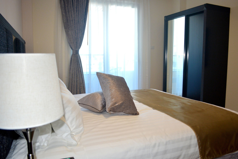 Bedroom 4, Tilal Almadina Hotel & Suites, Salt