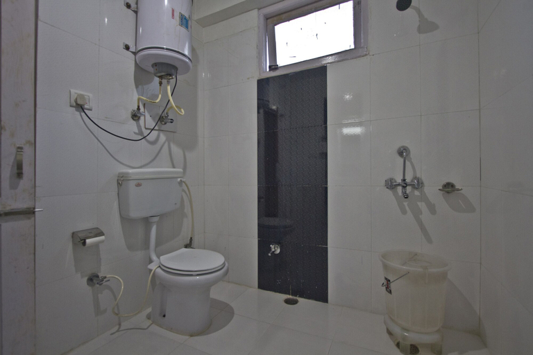 Bathroom 4, Rockland Inn, Kullu