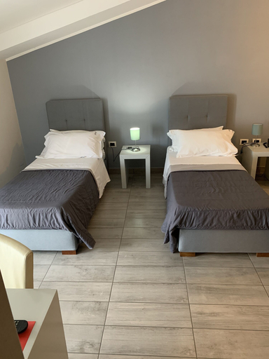 Bedroom 2, Victoria Hotel, Napoli