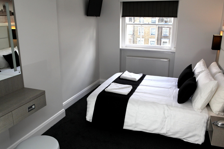Bedroom 4, The Omega, London