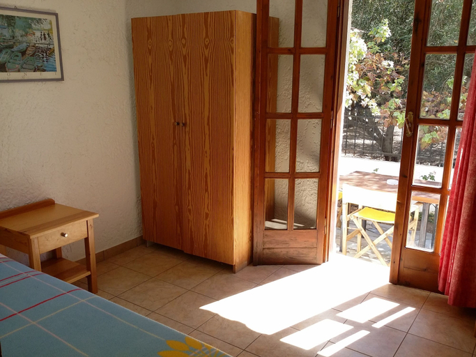 Bedroom 2, Exclusive Cottages in a Quiet Oliverove Near the sea, Crete