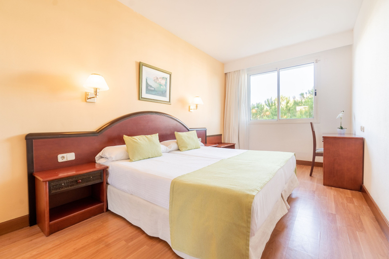 Bedroom, Aparthotel Tropicana, Baleares