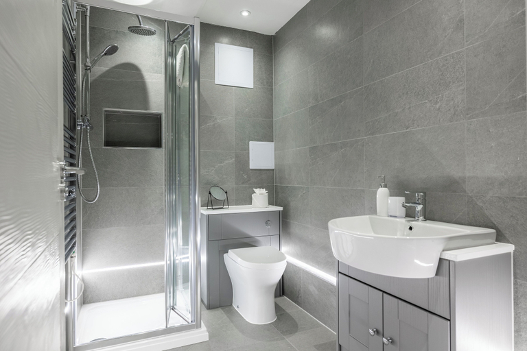 Bathroom 3, Beautiful 2Bedroom House in Central Town, Surrey