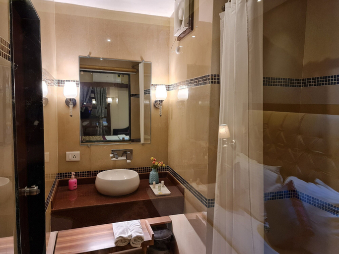 Bathroom 4, Woods Inn Resort (Airport Hotel), Bhopal