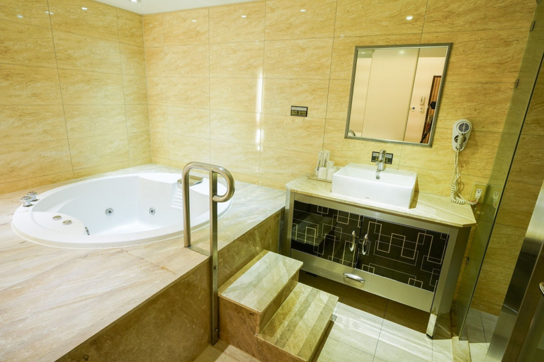 Bathroom 4, Yoai Jing Shang Hotel, Kaohsiung