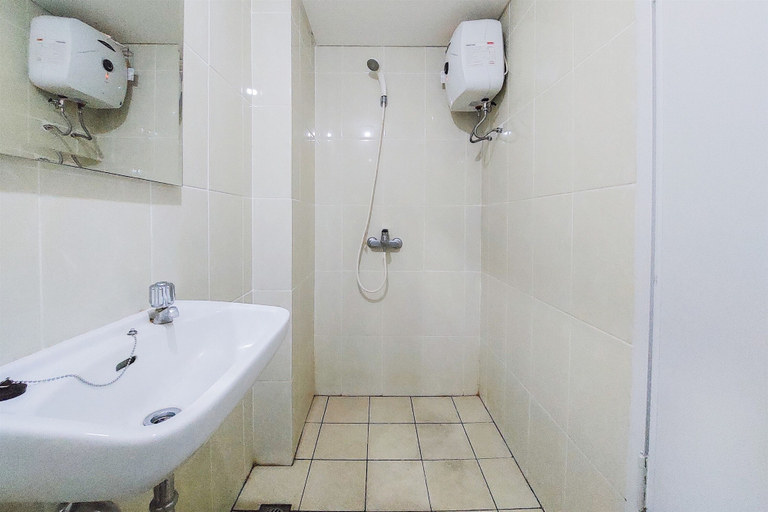 Bathroom 5, Fancy and Nice Studio Apartment at 19th Floor M-Town Residence Travelio, Tangerang