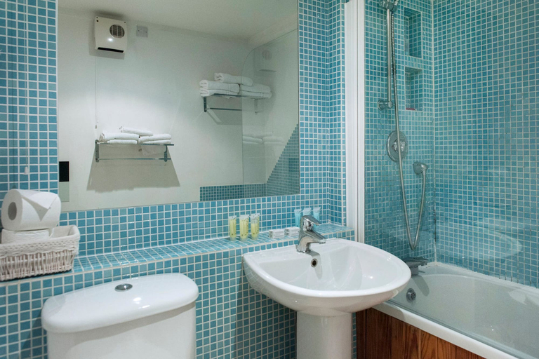 Bathroom, MetroStays - Temple Bar 25, Dublin