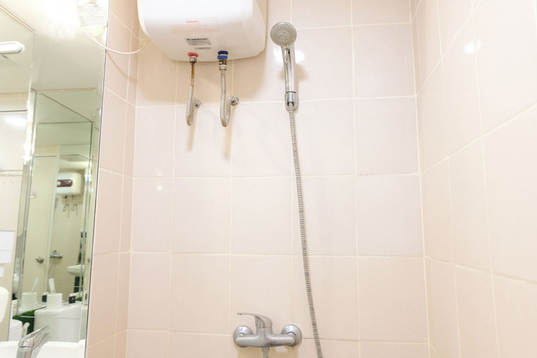 Bathroom 3, Spacious And Unique Studio With City View Apartment At Parahyangan Residence, Bandung