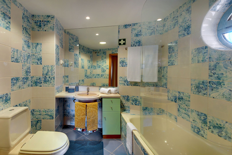 Bathroom, Marina Bay Residence, Albufeira
