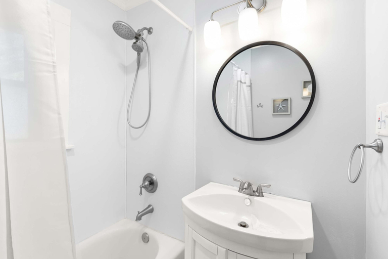 Bathroom 3, Ebb and Flow 1, Chatham