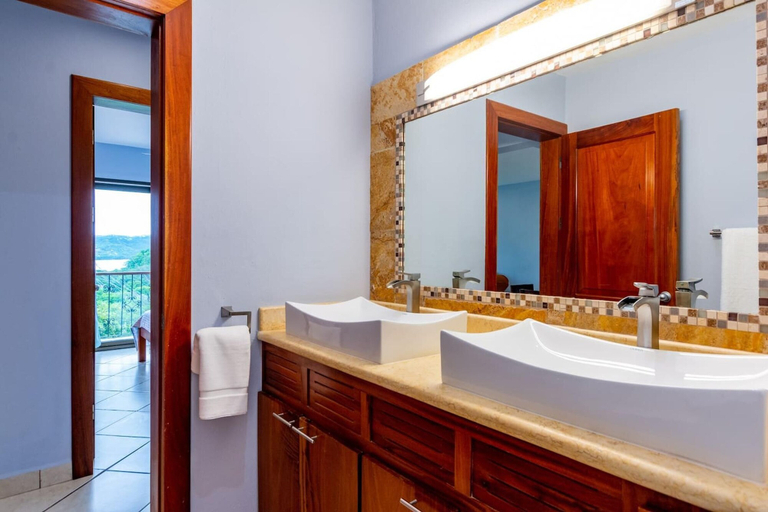 Bathroom 4, Coastal-Inspired Condo w/ Infinity Pool & Oceanview Terrace, Santa Cruz