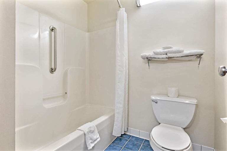 Bathroom 5, Best Western Clearlake Plaza, Sangamon