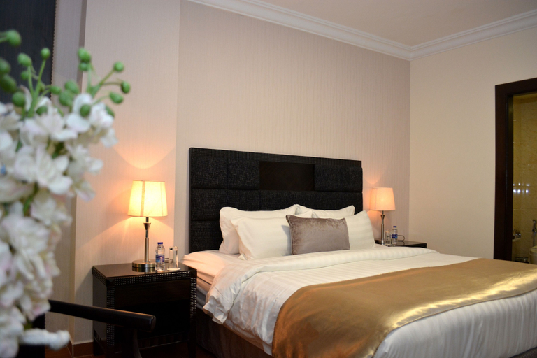 Bedroom 5, Tilal Almadina Hotel & Suites, Salt