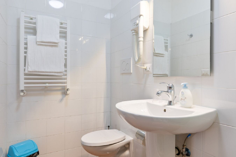 Bathroom 3, Roma Enrico Guesthouse, Roma
