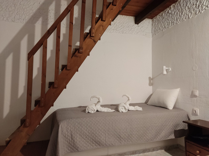 Bedroom, Almmos mezzanine apartments Kalamaki, Faistos