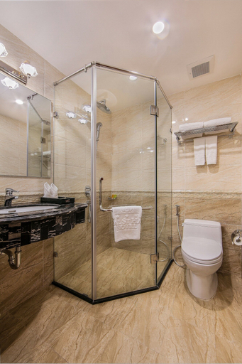 Bathroom 5, Royal St Hanoi Hotel, Cầu Giấy