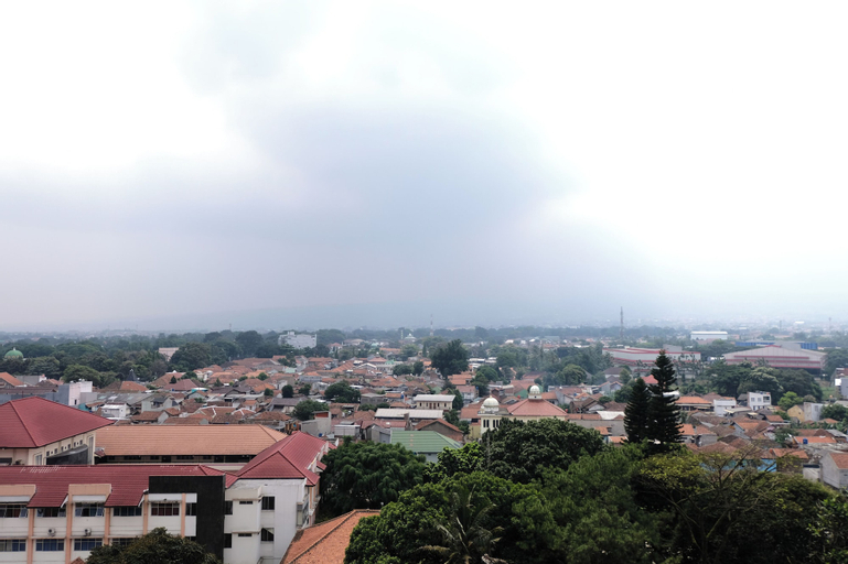 Exterior & Views 5, Homey 1Br Apartment At The Edge Bandung, Cimahi