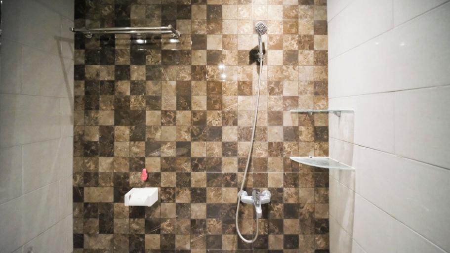 Bathroom 3, Simple 2Br Connected To Mall At Anderson Supermall Mansion Apartment, Surabaya