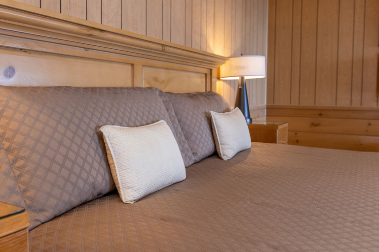 Bedroom 4, Gordon Lodge, Lake Michigan