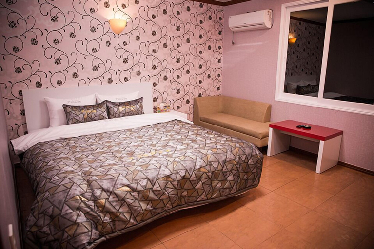 Bedroom 4, Picasso Motel, Haeundae