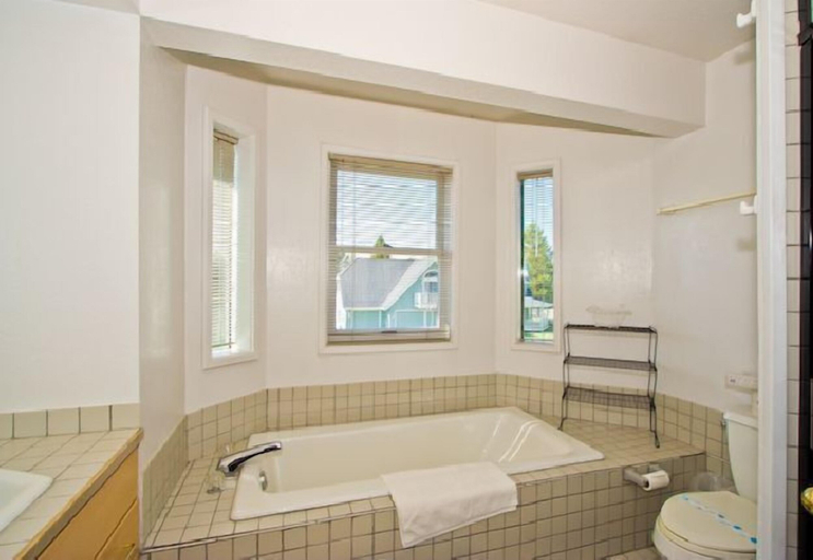 Bathroom 3, 2136 Venice Dr., El Dorado