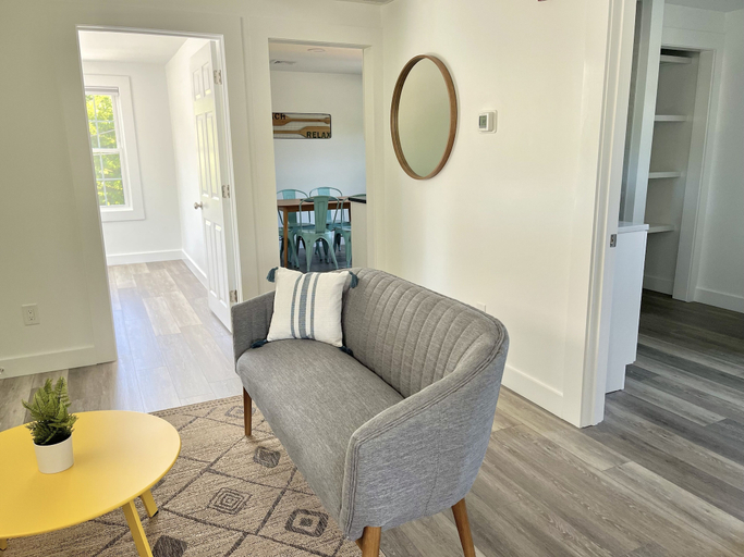 Others 4, Kingfisher Lodging, Barnstable