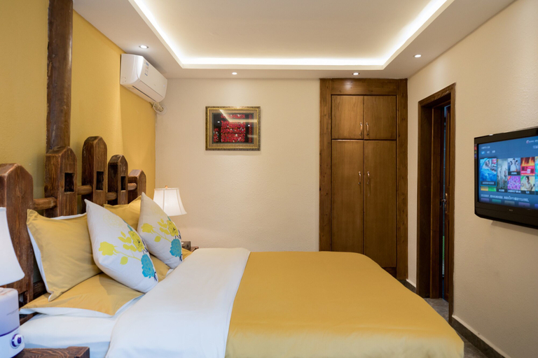Bedroom 2, Li Jiang Tang Feng Yard No.1, Lijiang