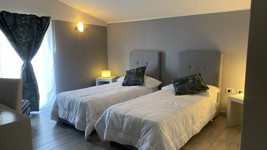 Bedroom 3, Victoria Hotel, Napoli