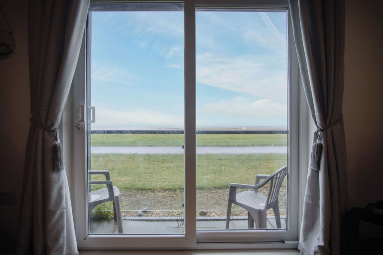 Others 4, Beach View - 2 Bed Apartment - Llanelli, Carmarthenshire