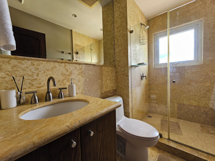 Bathroom 2, Acqua Residence Cr, Garabito
