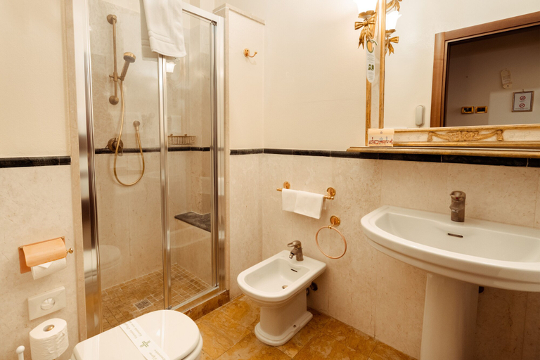 Bathroom 4, Palazzo Alexander Hotel, Lucca
