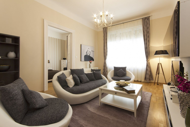 Others 5, Vaci 12 Apartment, Budapesti