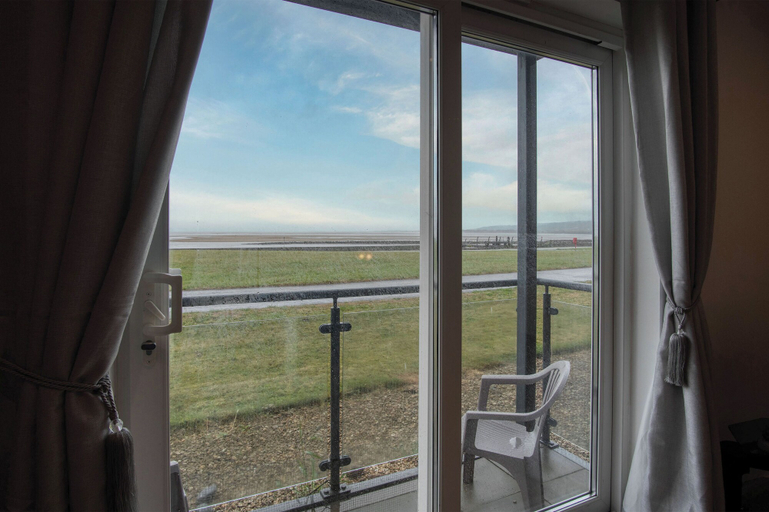 Others 5, Beach View - 2 Bed Apartment - Llanelli, Carmarthenshire