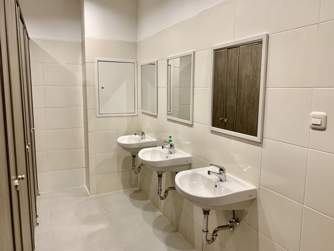Bathroom 5, Stay Inn Hostel Jakarta - Adults only, Central Jakarta