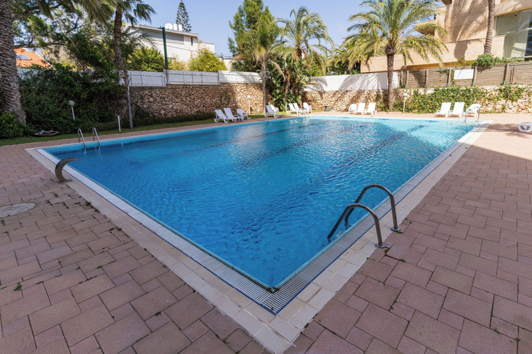 Sport & Beauty 4, 3BR SeaView Apt by the Beach by SeaNRent