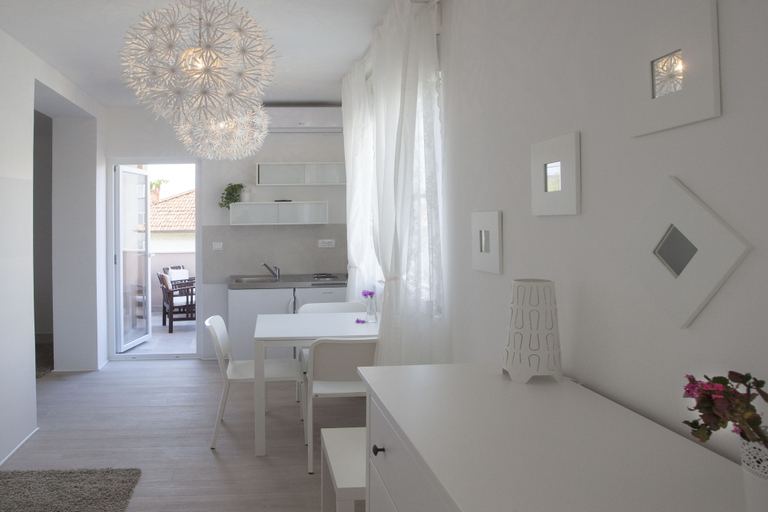 Others 4, Rooms Lana, Split