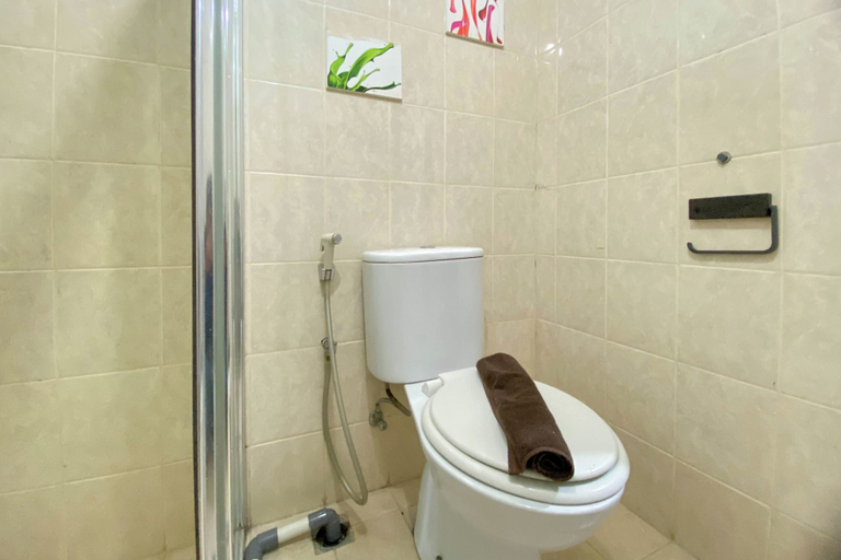 Bathroom 2, Elegant And And Spacious 1Br The Wave Kuningan Apartment, Jakarta Selatan