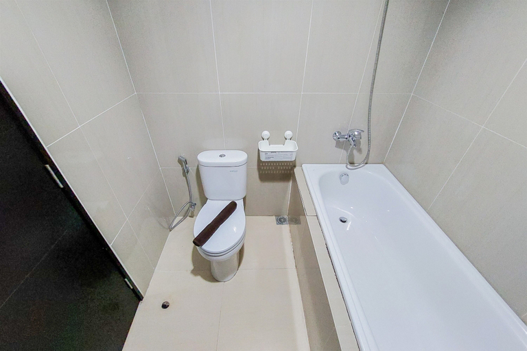 Bathroom 3, Nice and Fancy 1Br At Paramount Skyline Apartment, Tangerang