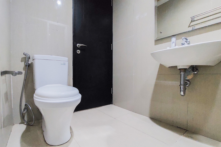Bathroom 3, Cozy And Minimalist Studio Room Paramount Skyline Apartment, Tangerang