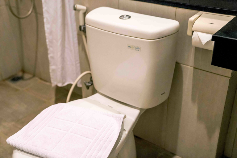 Bathroom 3, LeGreen Suite Gatot Subroto, Central Jakarta