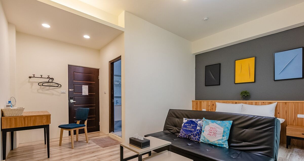 Others 5, Black House, Taitung