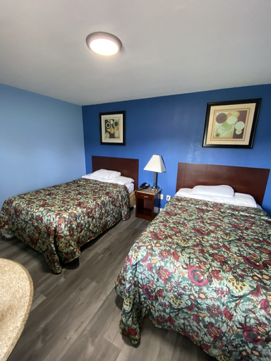 Bedroom 4, Red Carpet Inn and Suites, Burlington