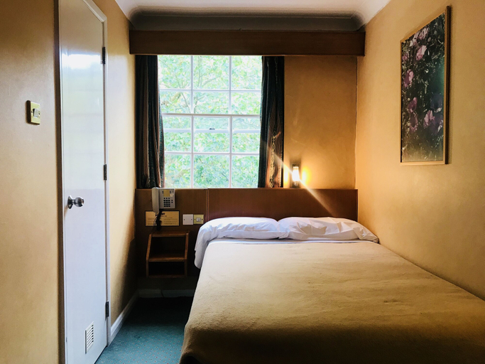 Bedroom 3, Beverley House Hotel, London